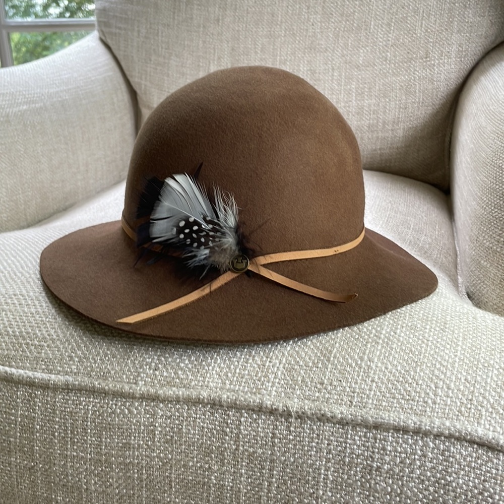 Goorin Bros felt packable hat with feather